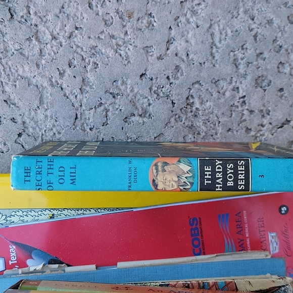 Book! The Hardy Boys The Secret of the Old Mill - Picture 2 of 2